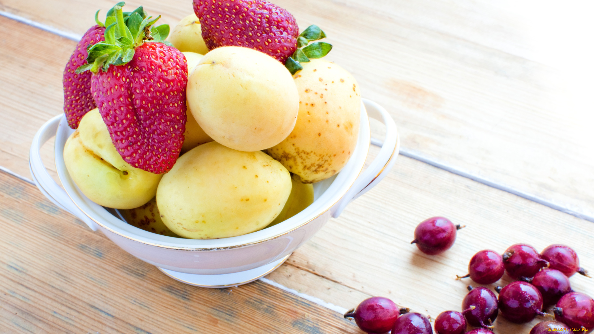 еда, фрукты, ягоды, крыжовник, клубника, абрикосы