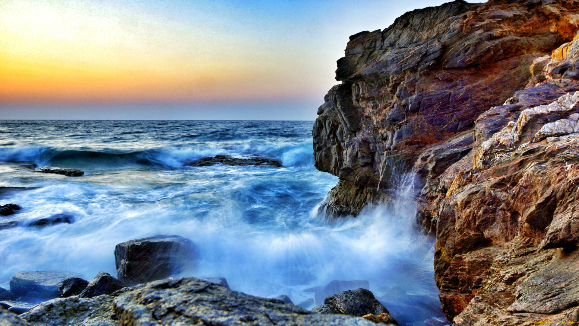 природа, побережье, океан, брызги, волны, скаы, горизонт, заря