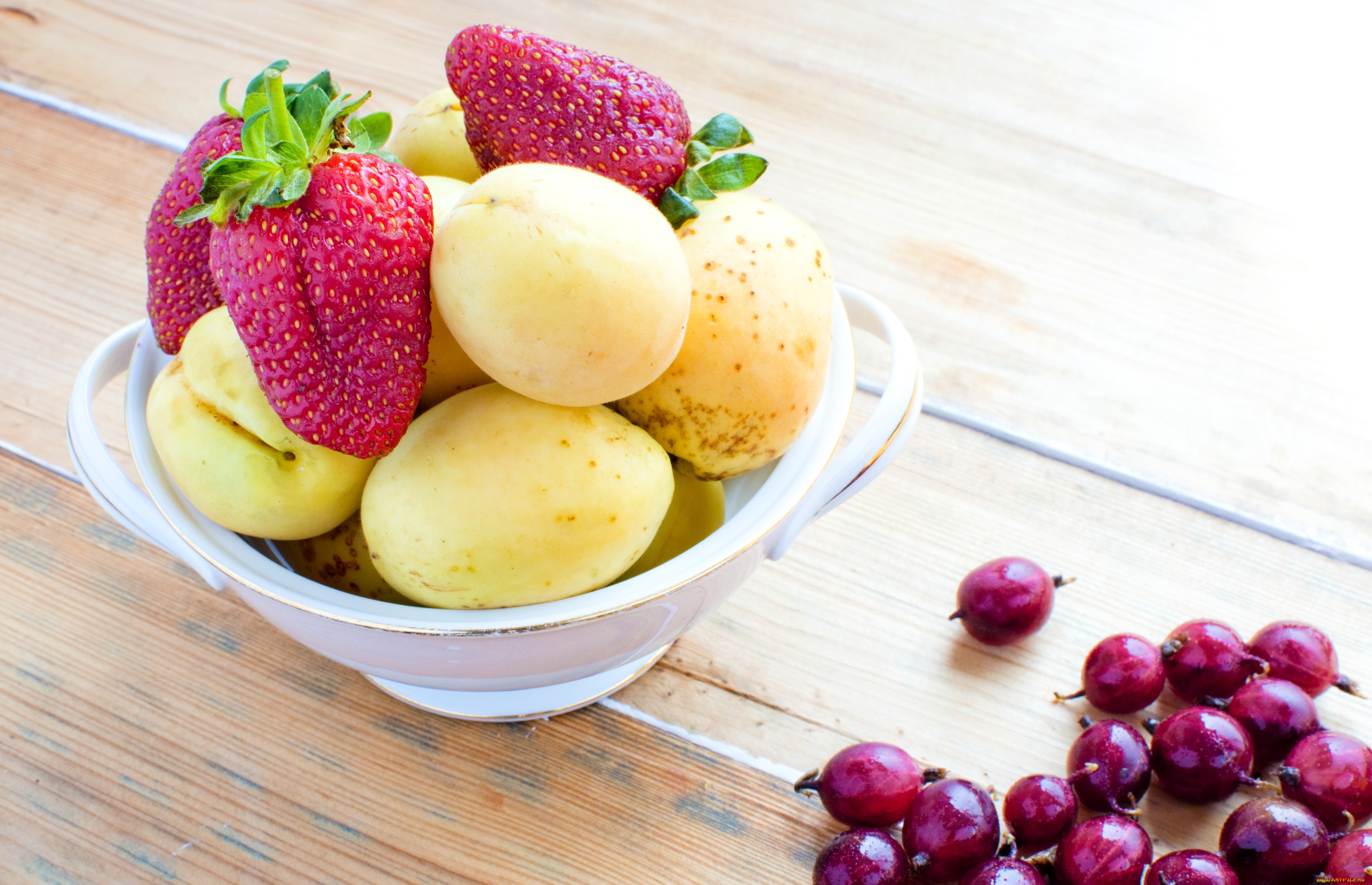 еда, фрукты, ягоды, крыжовник, клубника, абрикосы