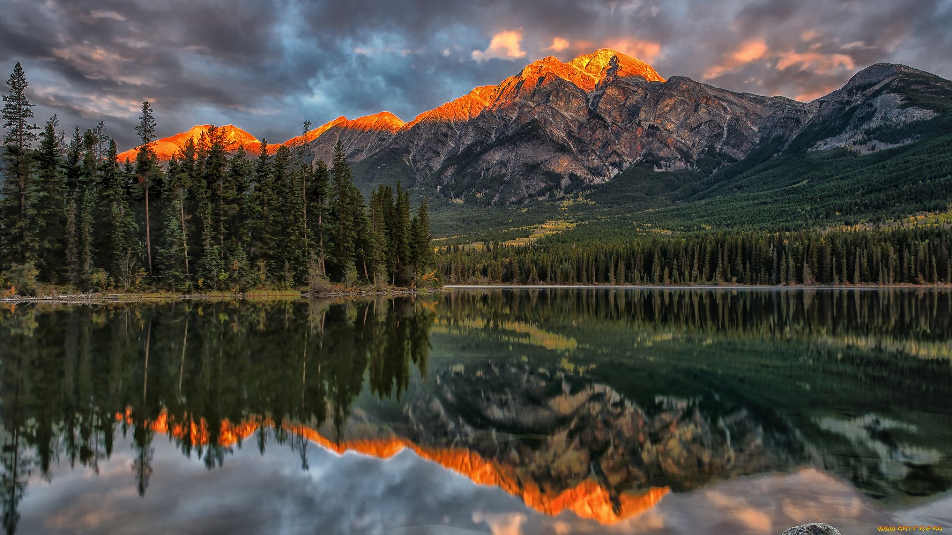 природа, реки, озера, отражения, лес, озеро, пирамидные, горы, национальный, парк, джаспер, альберта, канада, сентябрь, осень, утро