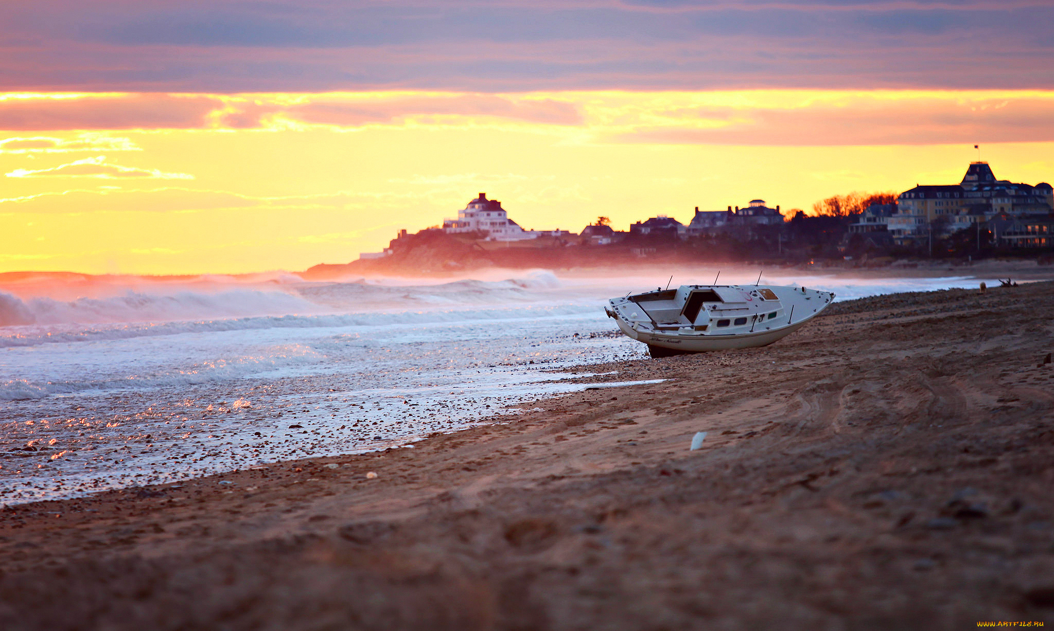 корабли, лодки, , шлюпки, лодка, море, вечер, город, небо, пляж, берег, свет