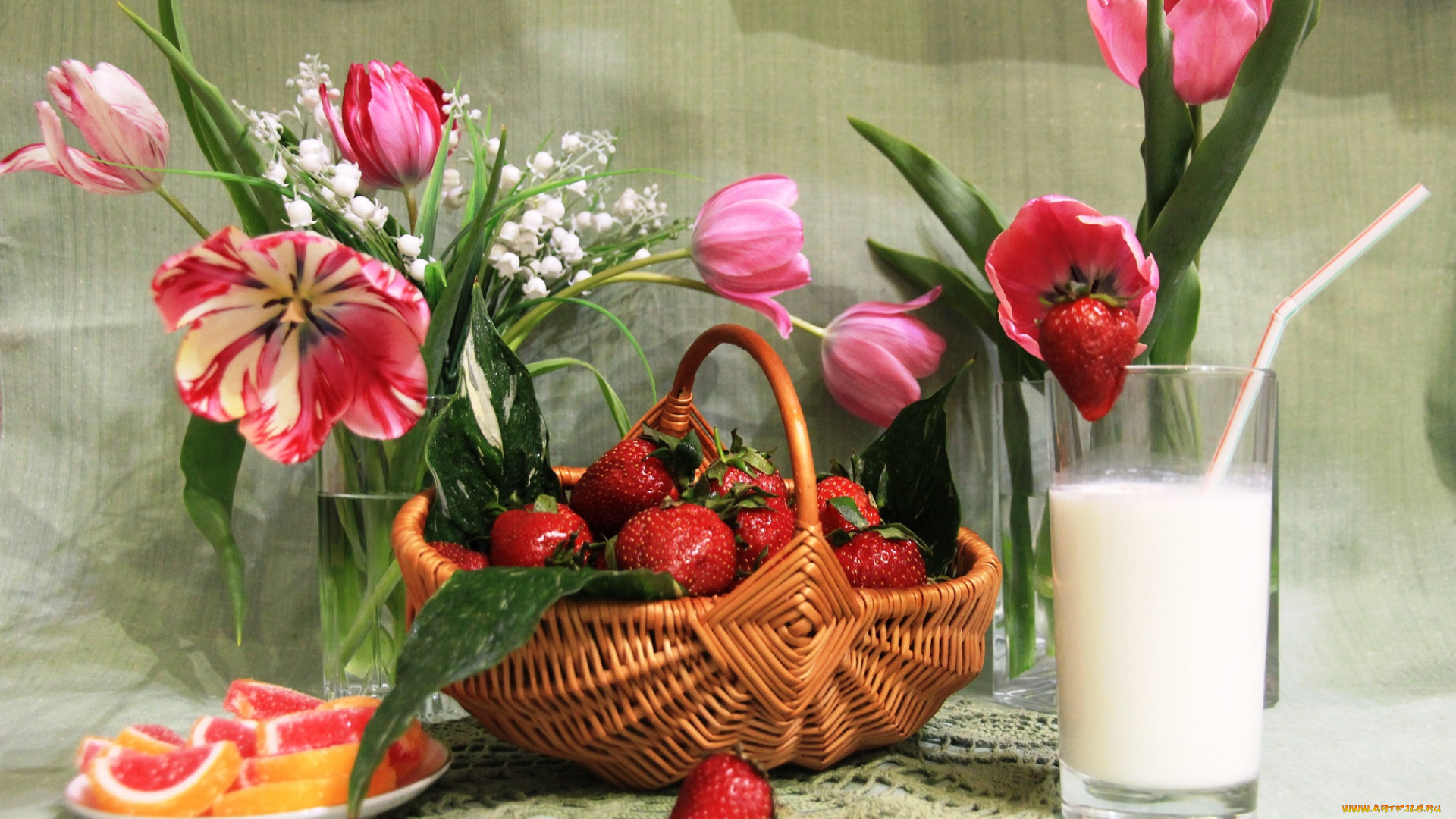 еда, натюрморт, тюльпаны, ягоды, сливки, мармелад, ландыши, корзина, букет, весна, завтрак, клубника