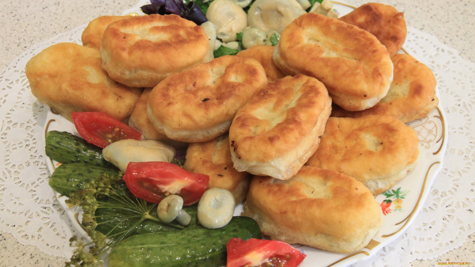 еда, разное, грибы, грузди, вкуснота, укроп, лето, посуда, пирожки, огурцы, натюрморт, блюдо, малосольные, фарфор