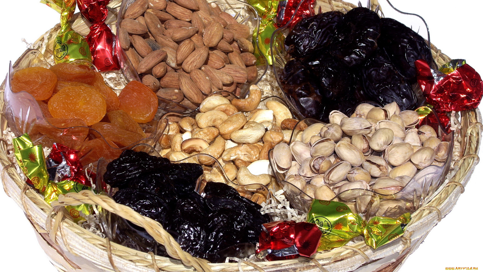 еда, разное, корзина, черносливы, курага, орехи