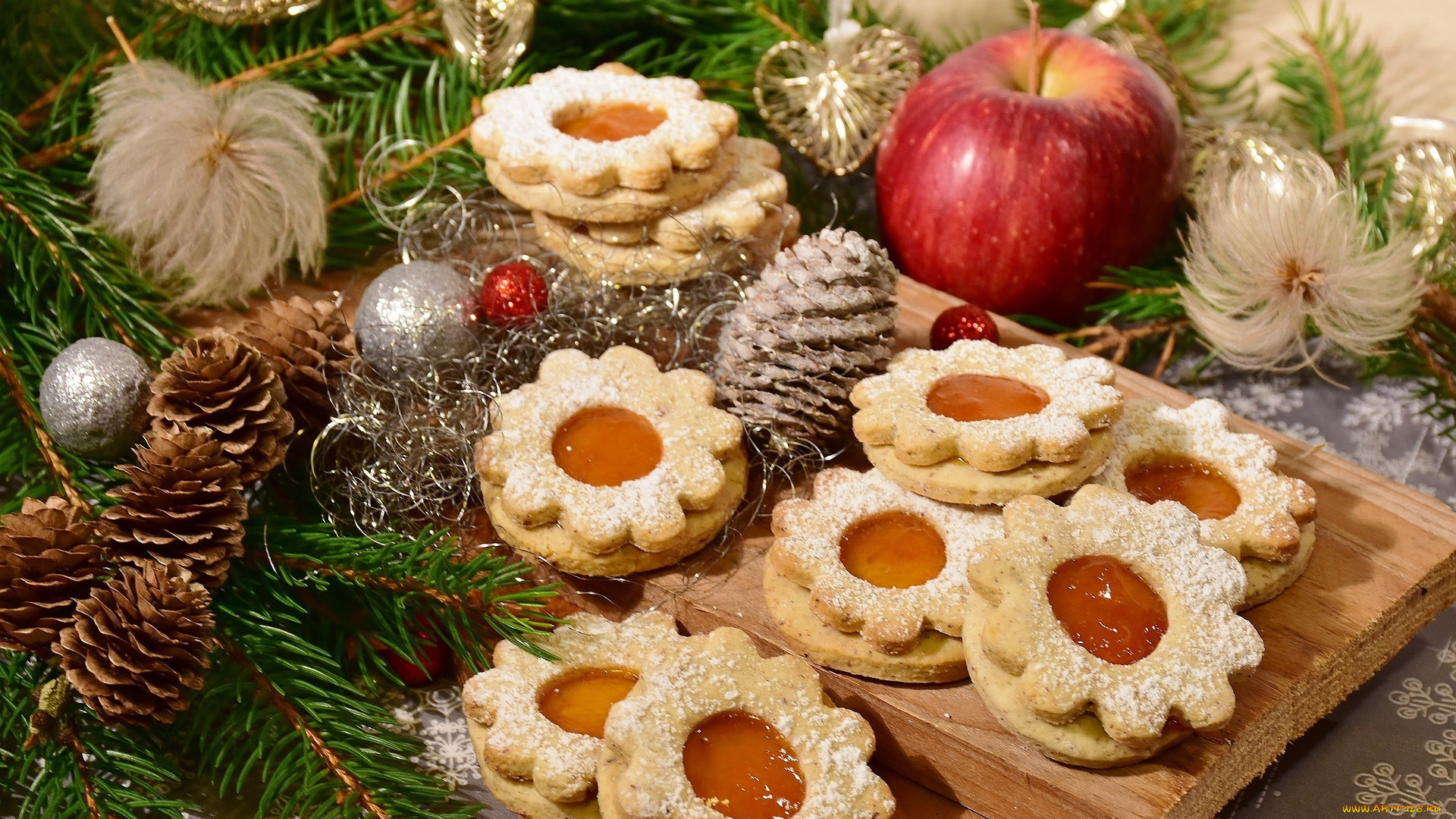 праздничные, угощения, шишки, шарики, яблоко, печенье