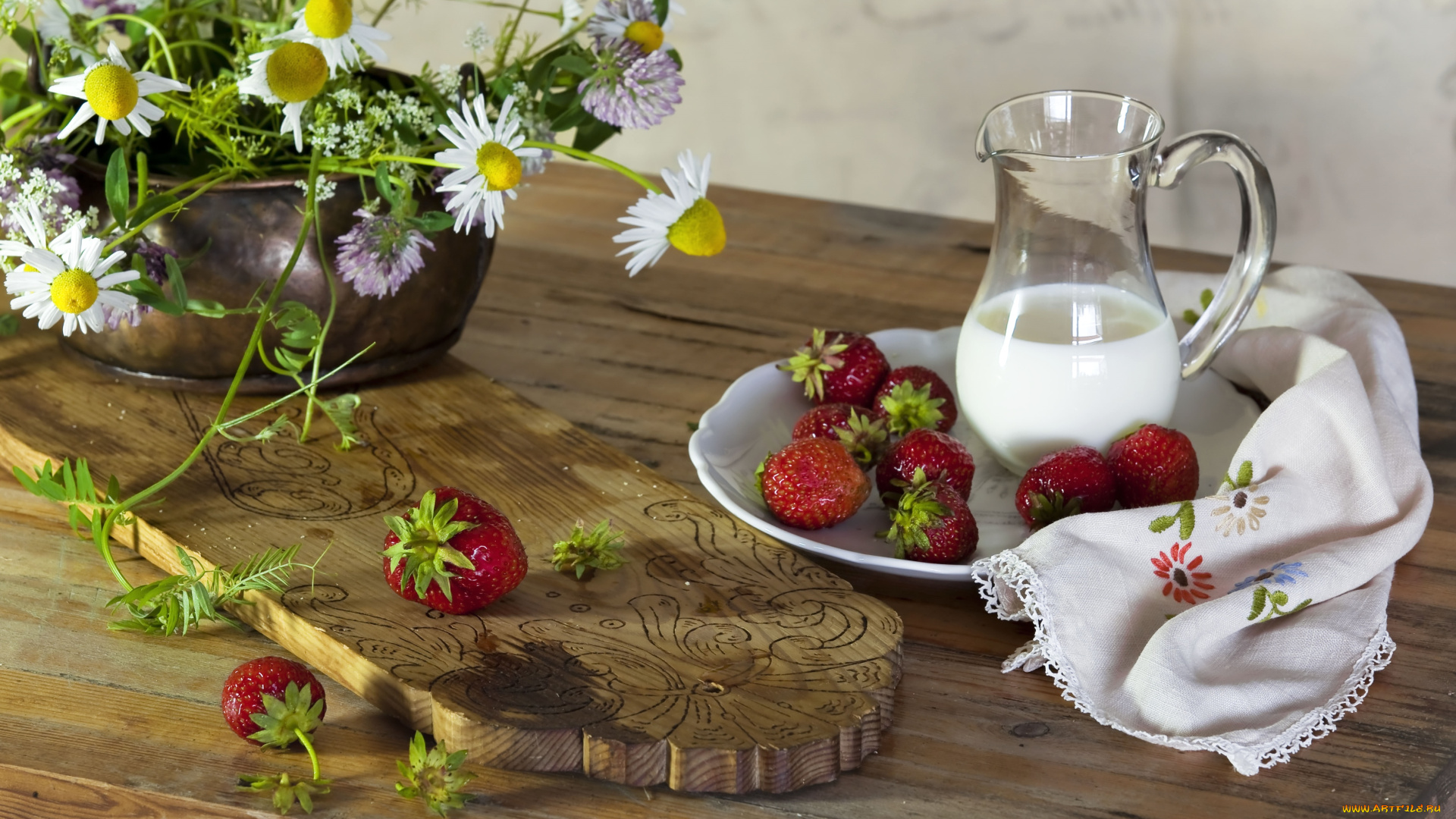 еда, натюрморт, цветы, клубника, молоко
