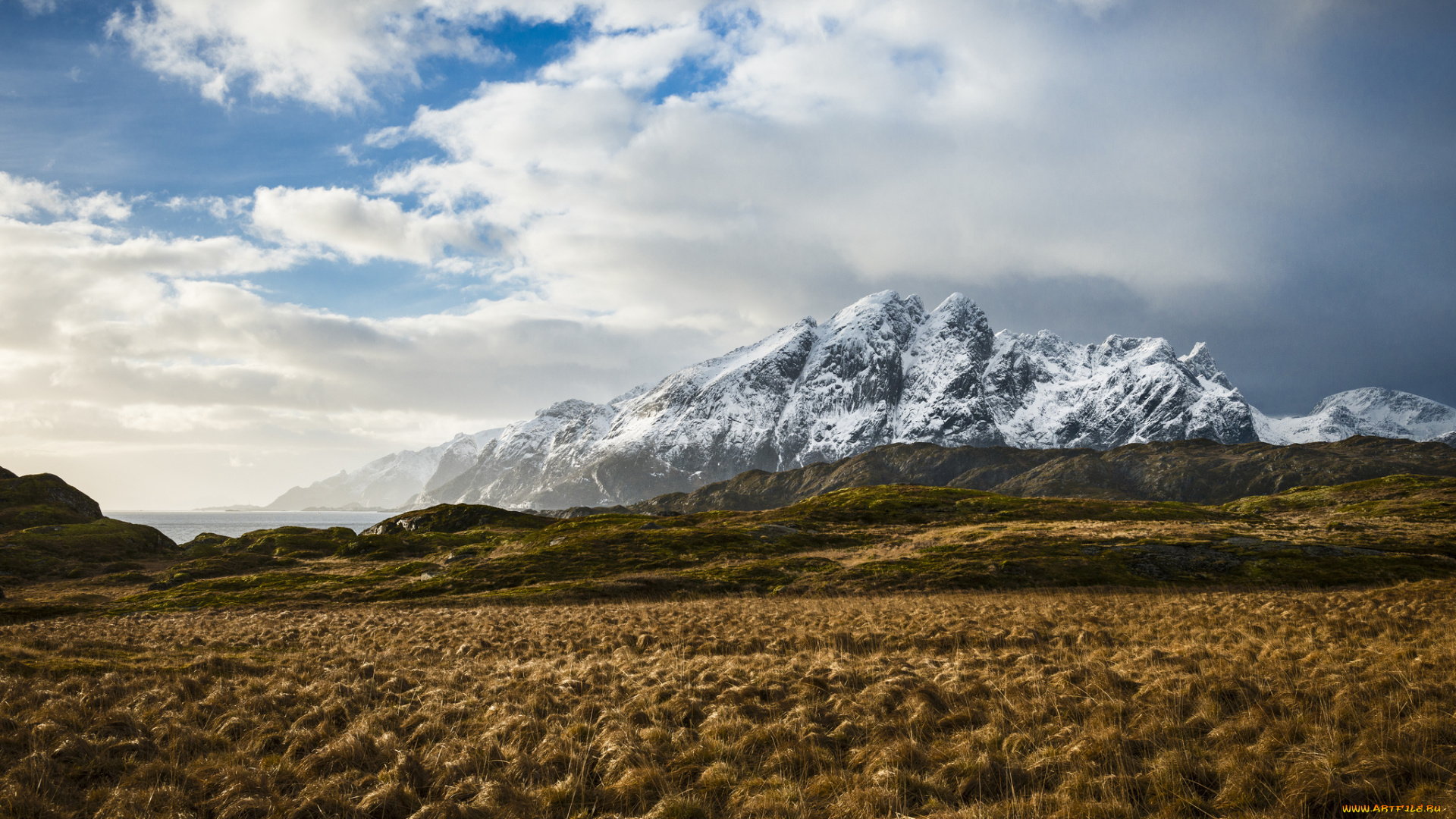 природа, горы, трава, небо, облака, снег, озеро