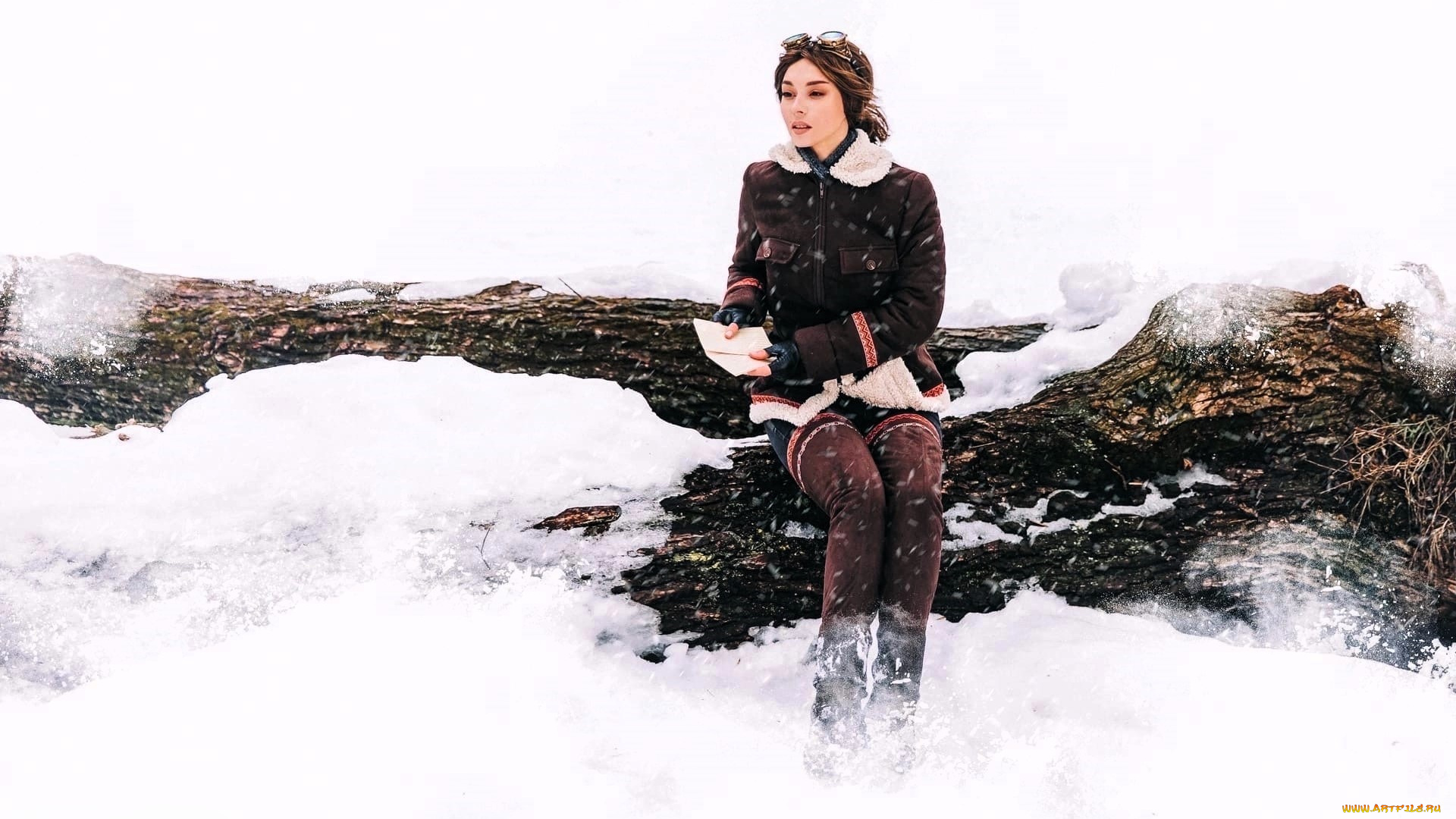 девушки, анна, шаховская, syberia, образ, косплей, наряд, костюм, зима, снег, бревно, блокнот