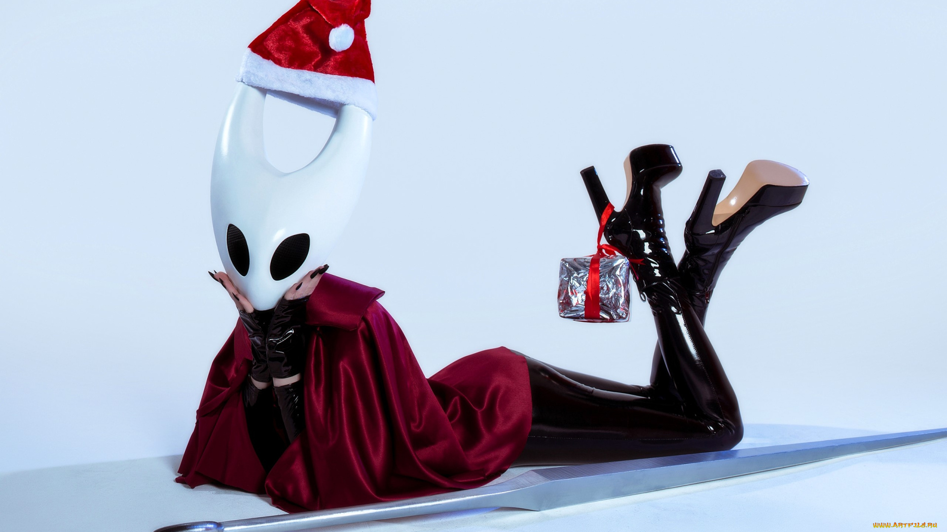 девушки, momo, образ, косплей, наряд, костюм, шапка, маска, плащ, каблуки, подарок, меч