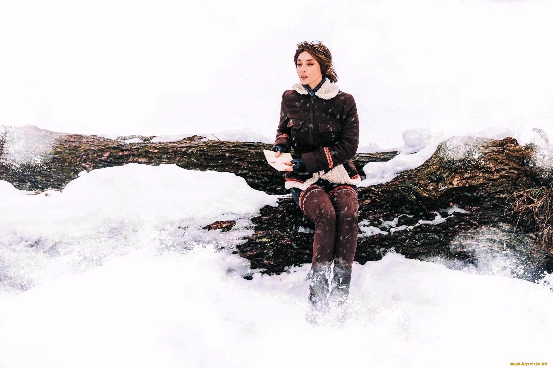 девушки, анна, шаховская, syberia, образ, косплей, наряд, костюм, зима, снег, бревно, блокнот